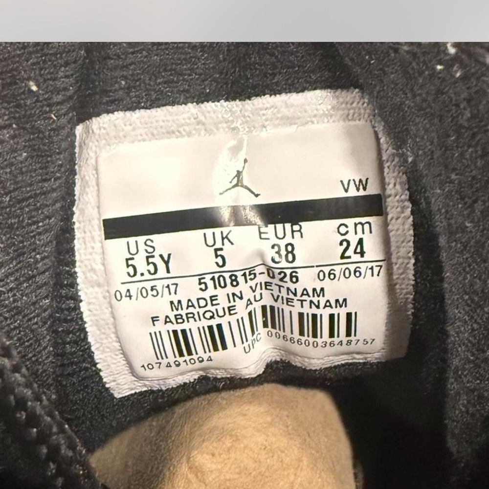 Air Jordan 12 Retro ‘Black Deadly Pink’ GS (2017) - Picture 7 of 8
